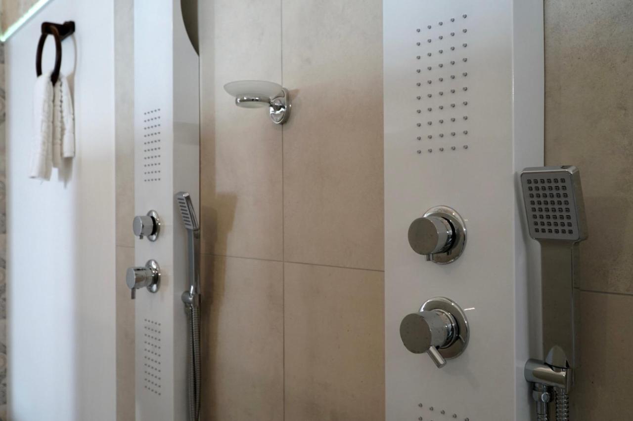 Suite 141 - Luxury B&B โมโนโปลี ภายนอก รูปภาพ