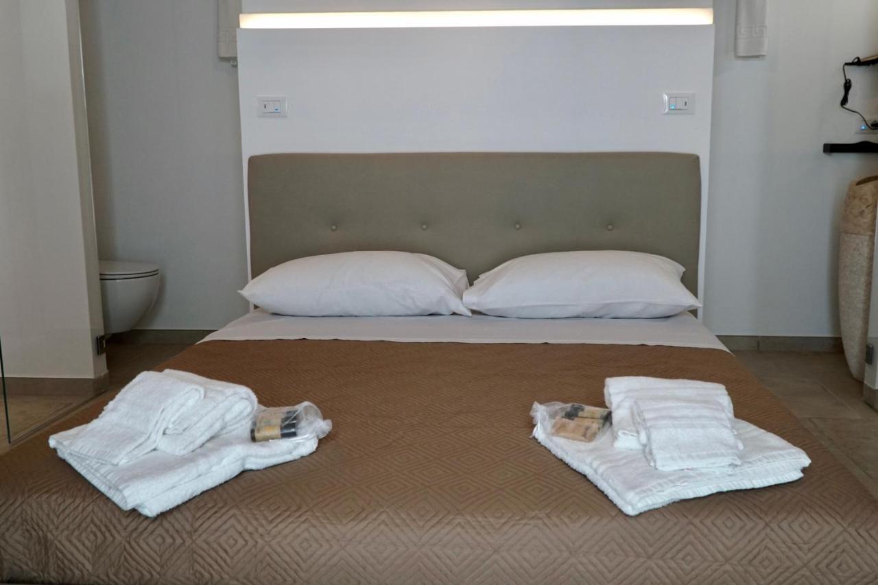 Suite 141 - Luxury B&B โมโนโปลี ภายนอก รูปภาพ
