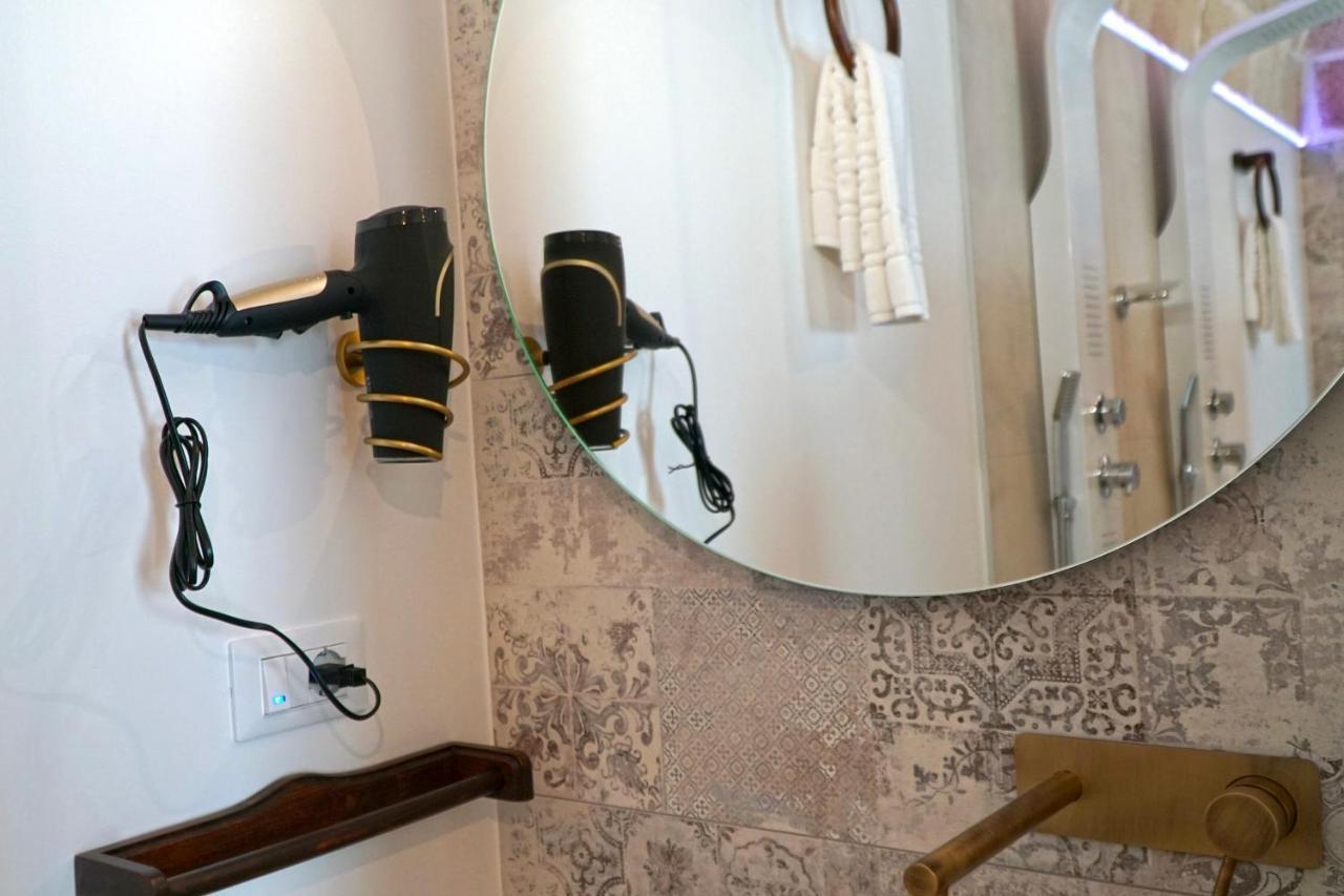 Suite 141 - Luxury B&B โมโนโปลี ภายนอก รูปภาพ